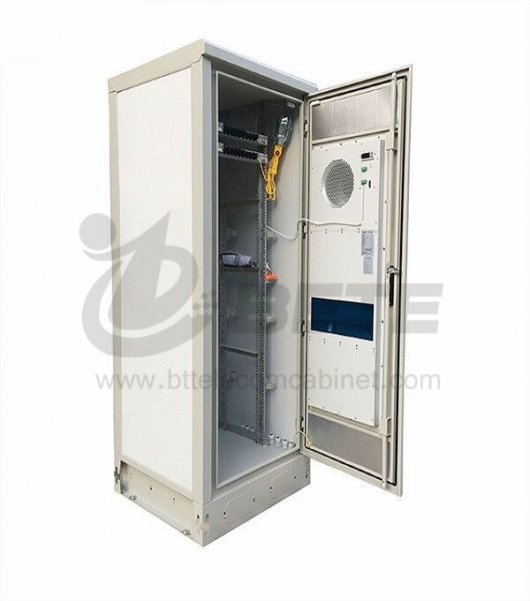 42U Outdoor Telecom Cabinet 48V LED Outdoor Enclosure Heat Insulation